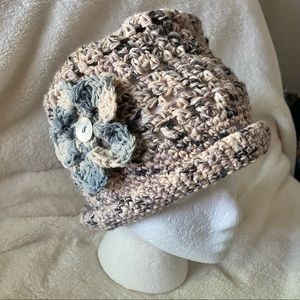 Bucket hat with flower